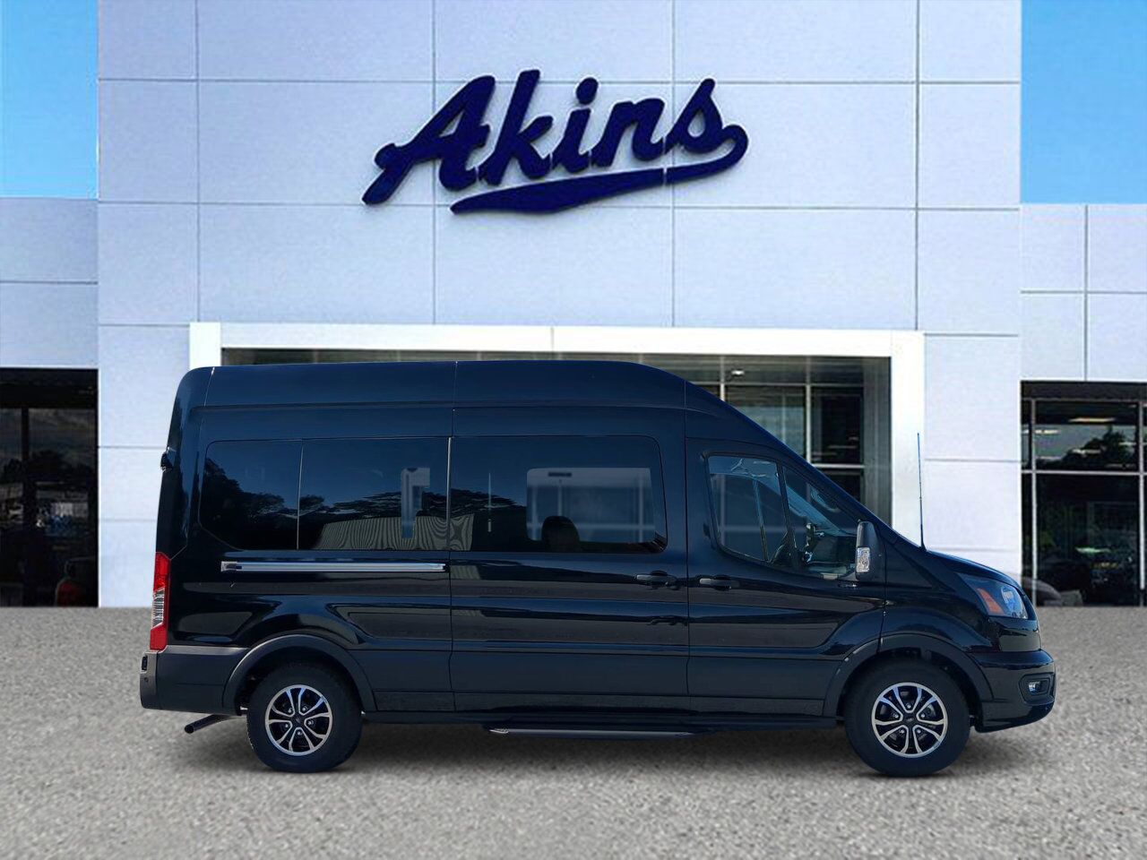 2024 Ford Transit 15 Passenger Wagon XLT