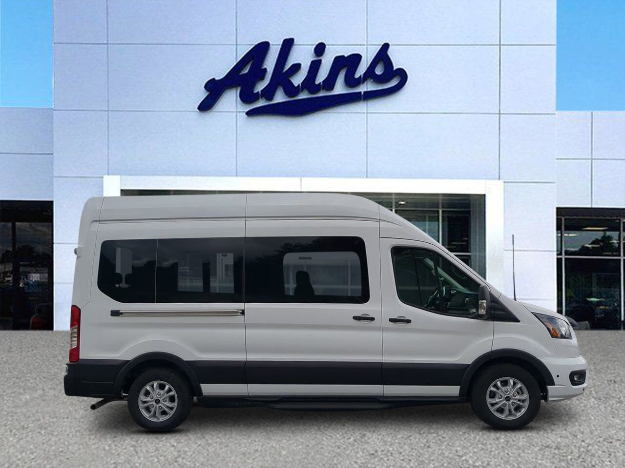 2024 Ford Transit 15 Passenger Wagon XLT