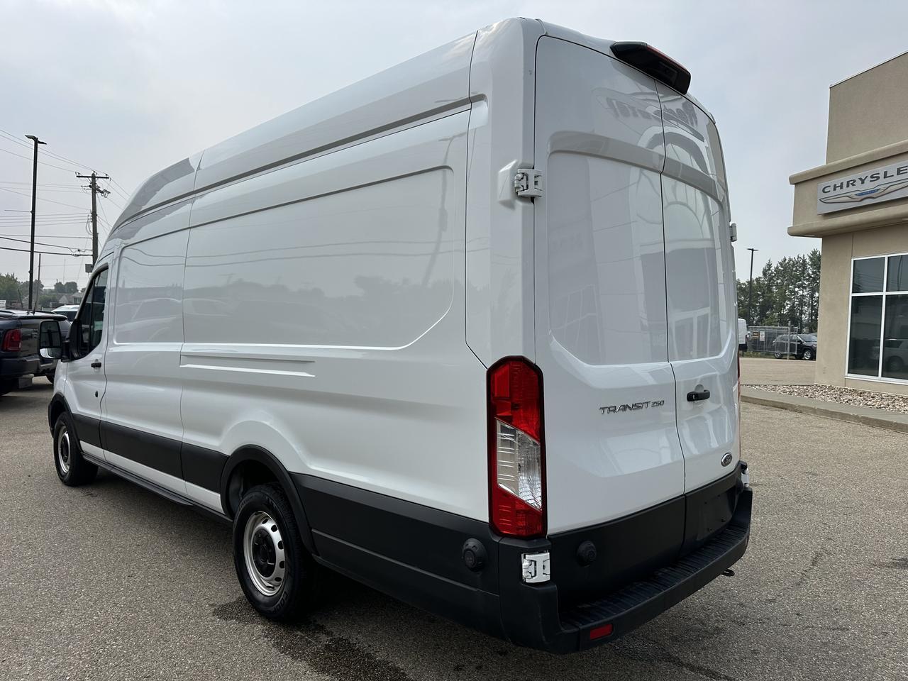 2024 Ford Transit Cargo Van T250 | V6 | RWD | 10-Speed Automatic | Rearview Camera | Keyless Entry | Bluetooth | Towing Redwater AB