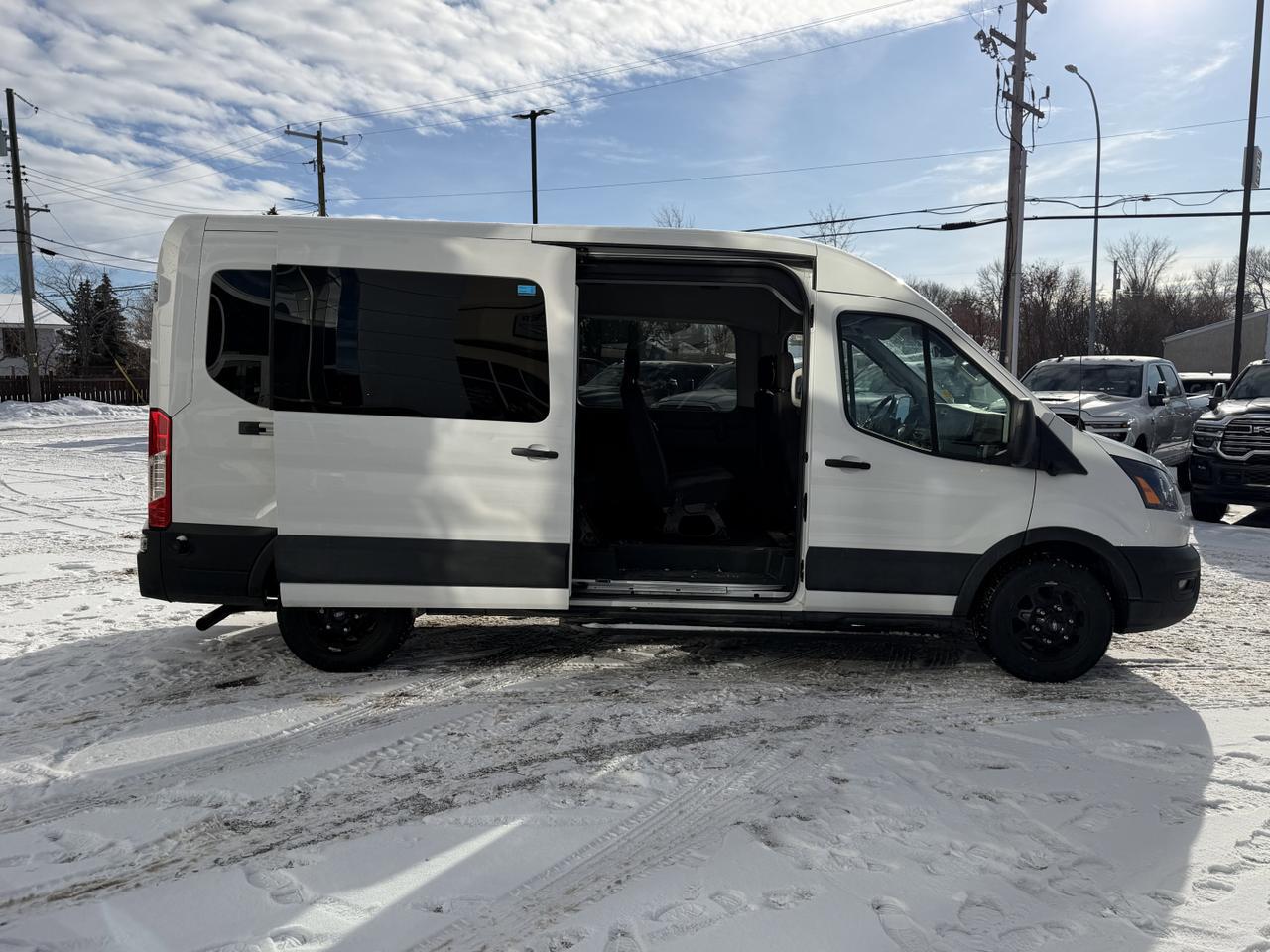 2024 Ford Transit Passenger Wagon XLT AWD | V6 | NAV | 3rd Row Seating | Keyless Entry | Low KMs | Towing Capability Redwater AB