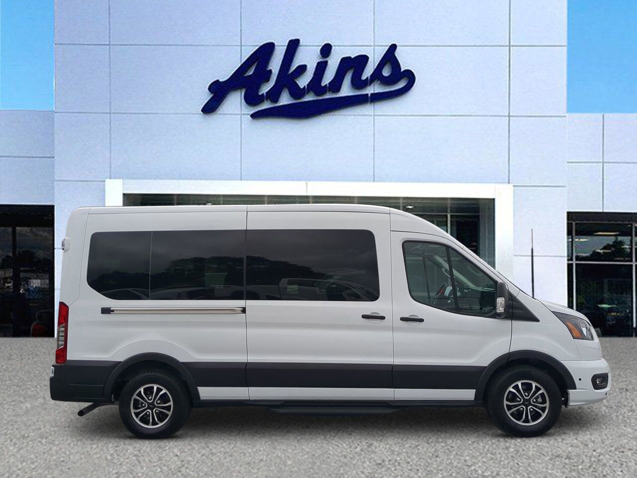 2024 Ford Transit Passenger Wagon XLT