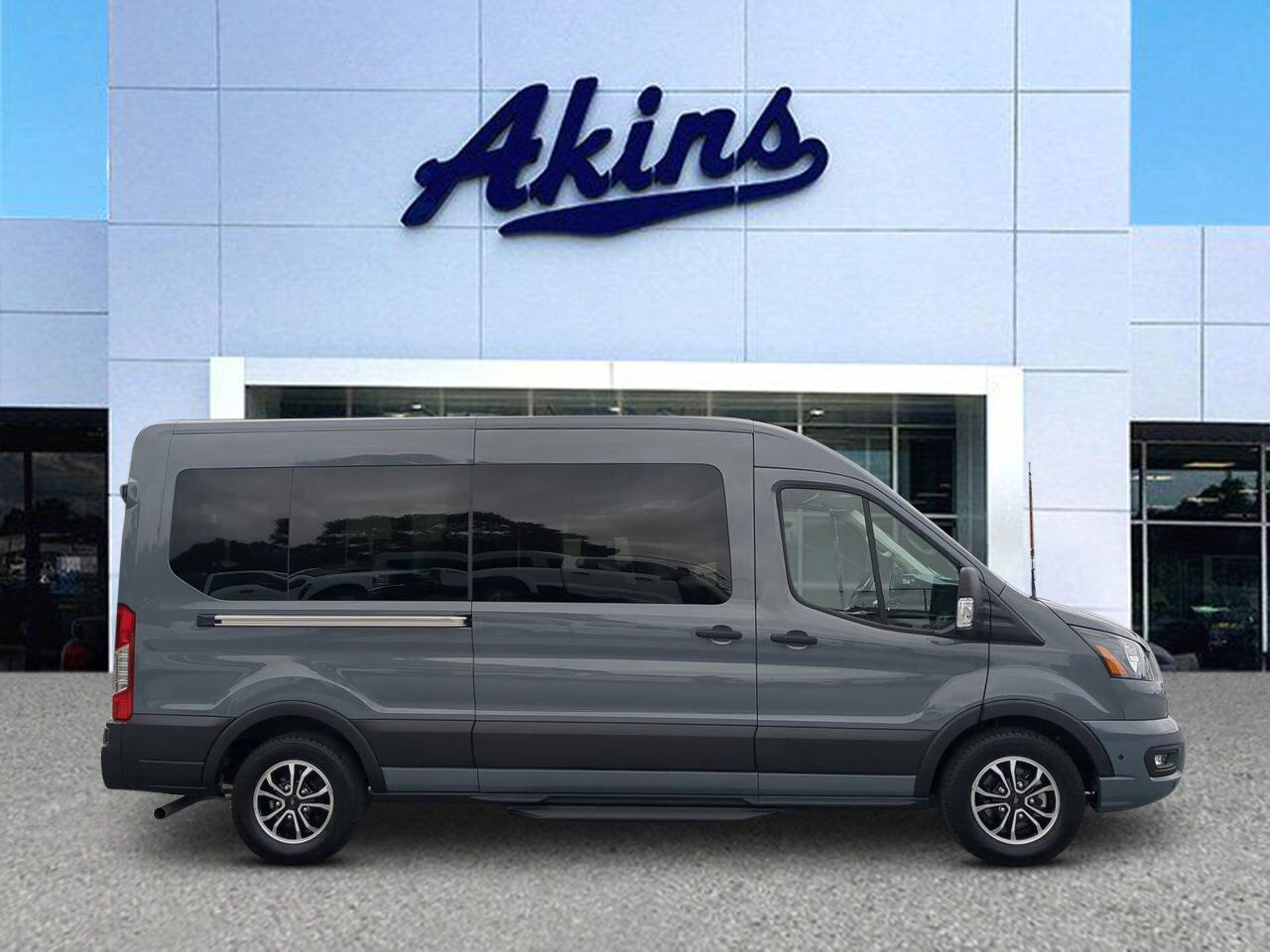 2024 Ford Transit Passenger Wagon XLT