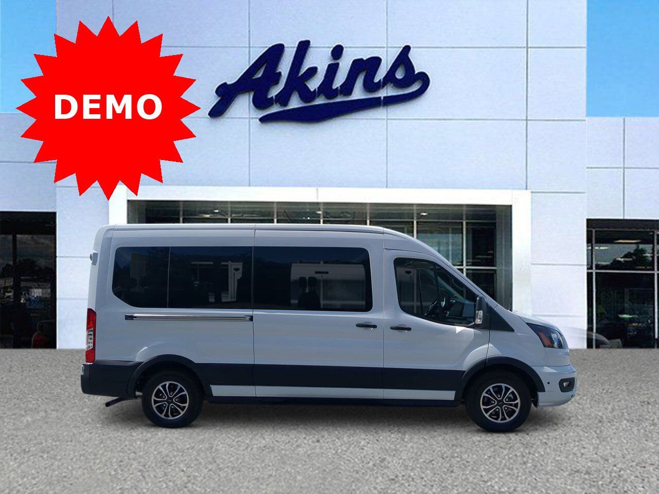 2024 Ford Transit Passenger Wagon XLT