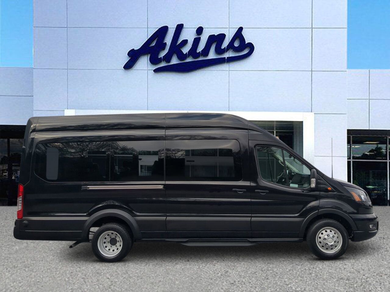 2024 Ford Transit Passenger Wagon XLT