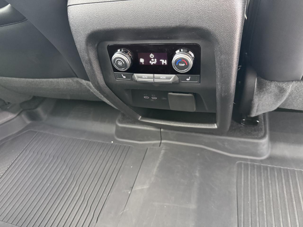 2024 GMC Acadia Denali - Photo 36