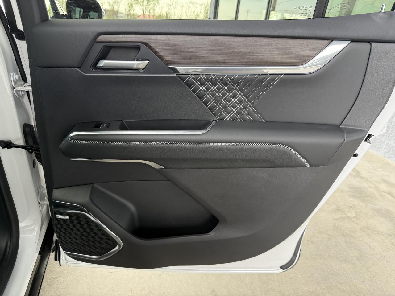 2024 GMC Acadia Denali - Photo 33