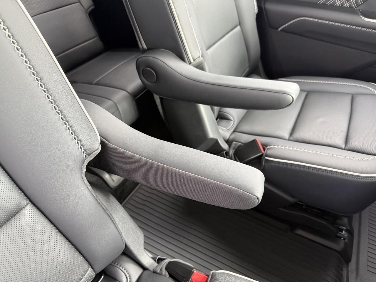 2024 GMC Acadia Denali - Photo 35