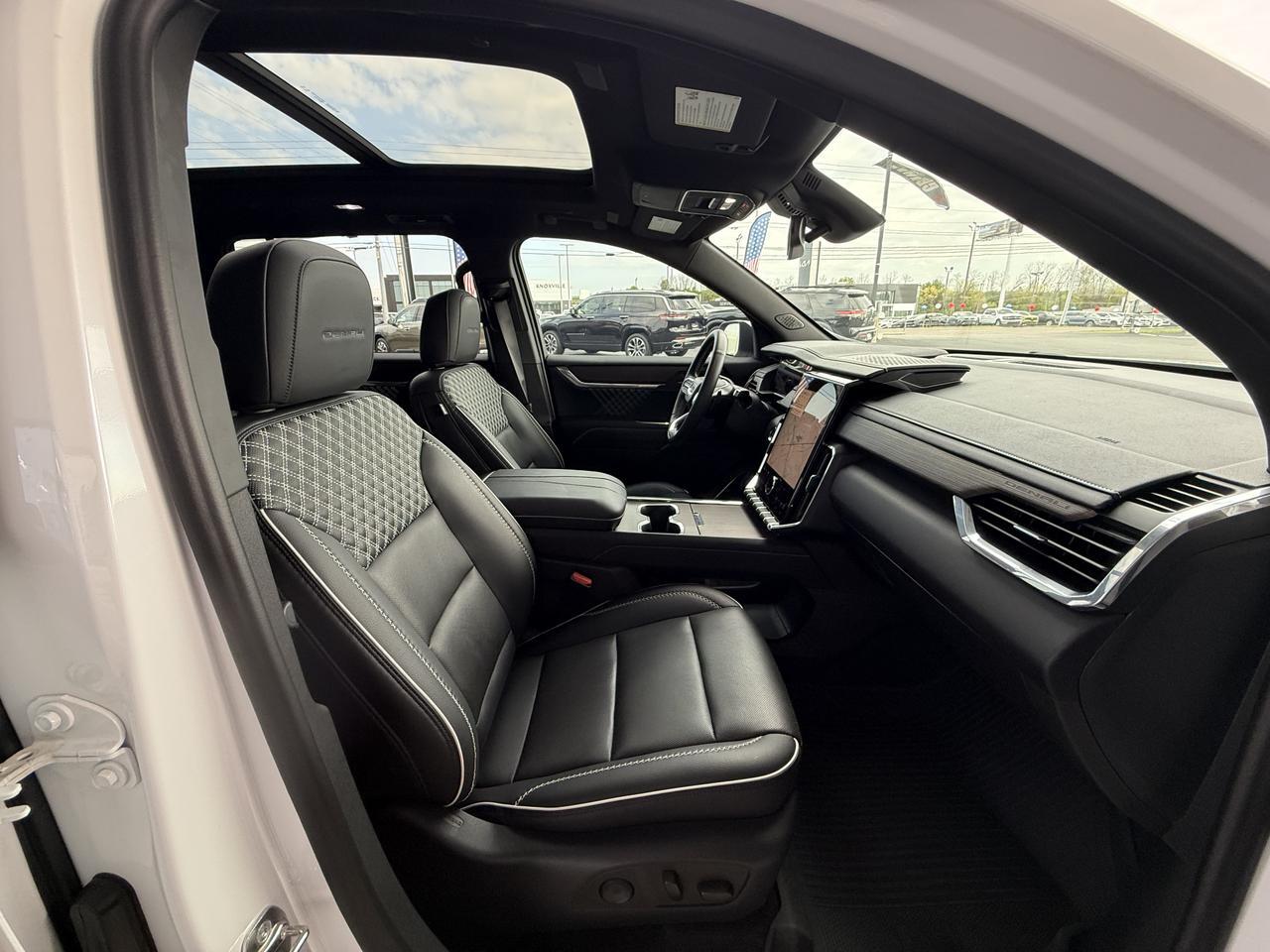 2024 GMC Acadia Denali - Photo 30