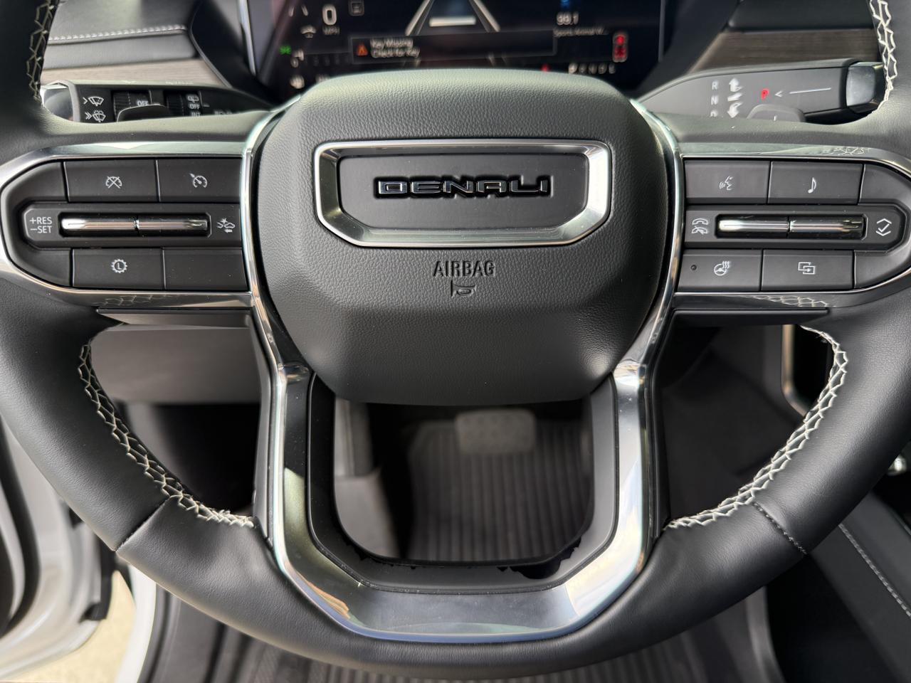 2024 GMC Acadia Denali - Photo 17