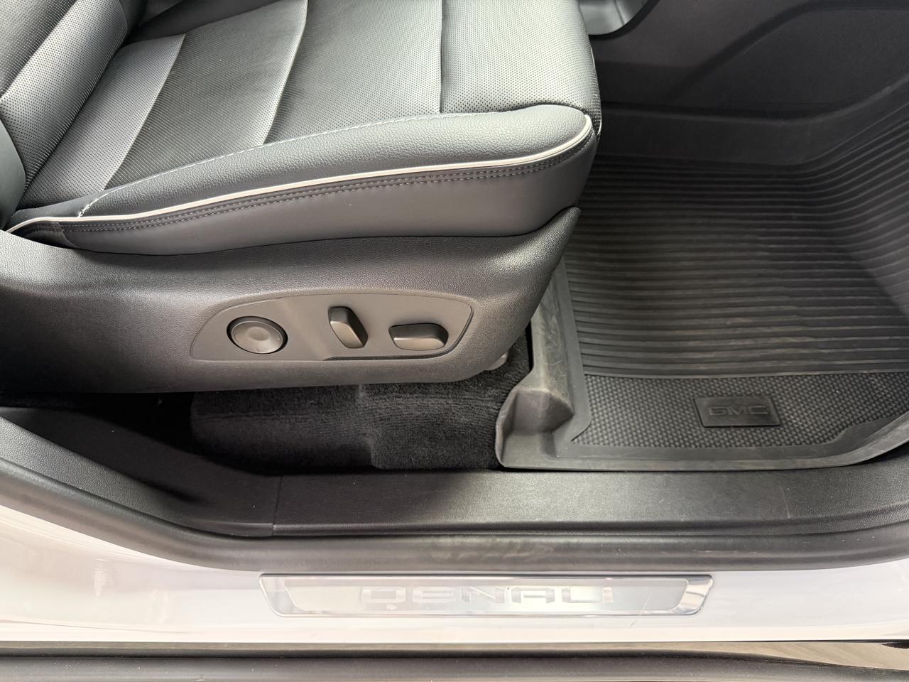 2024 GMC Acadia Denali - Photo 31