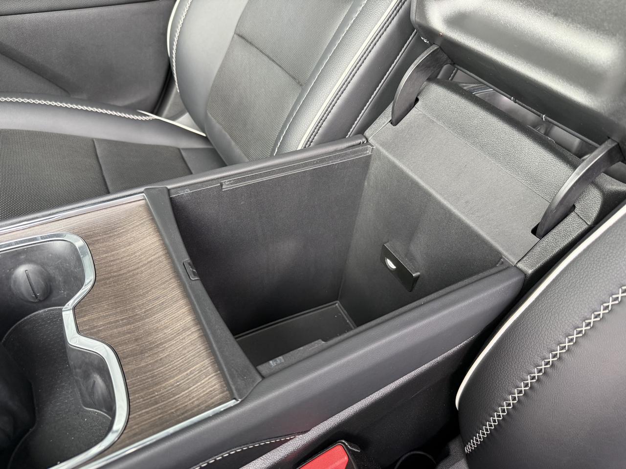 2024 GMC Acadia Denali - Photo 25