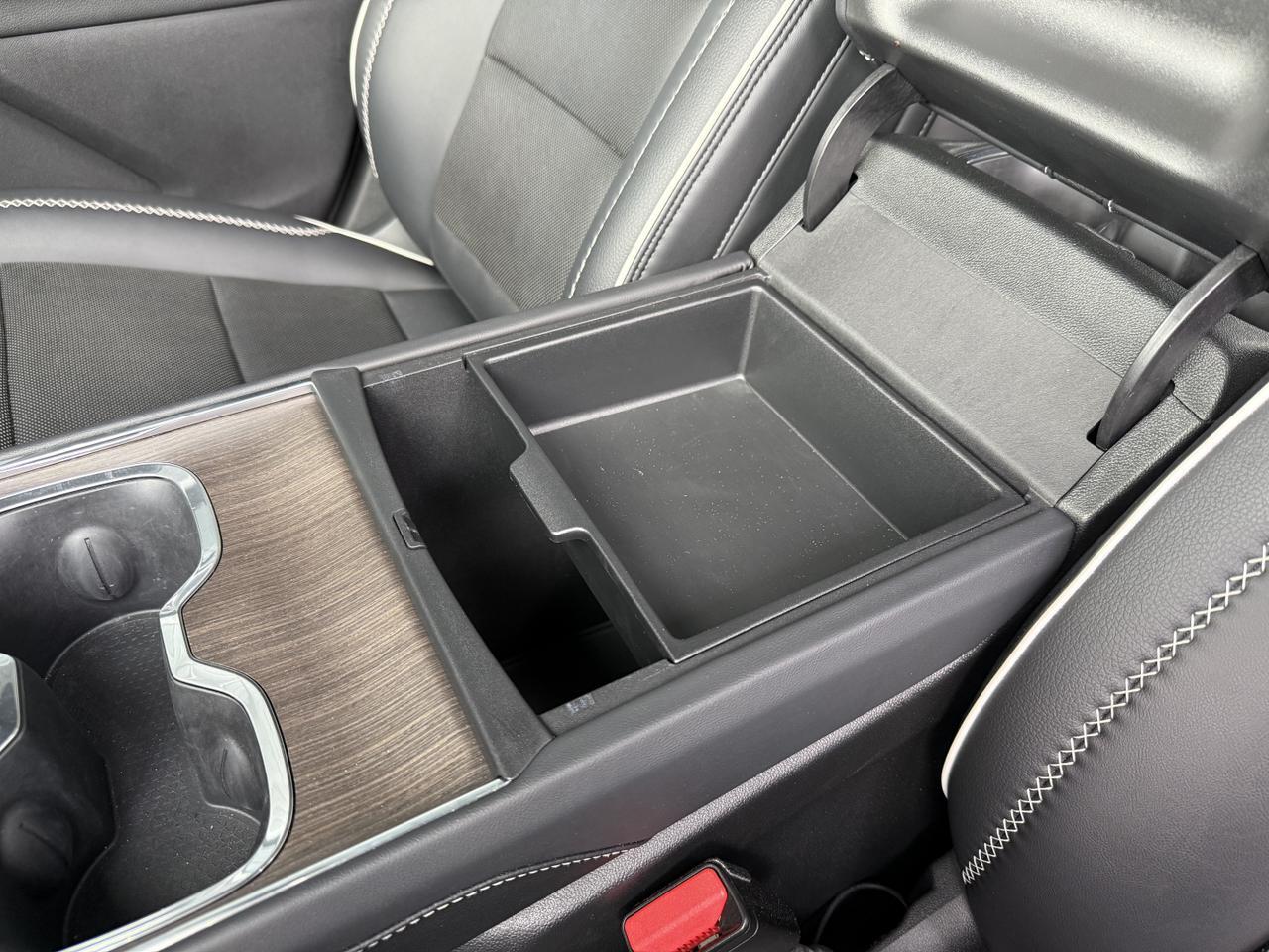 2024 GMC Acadia Denali - Photo 24