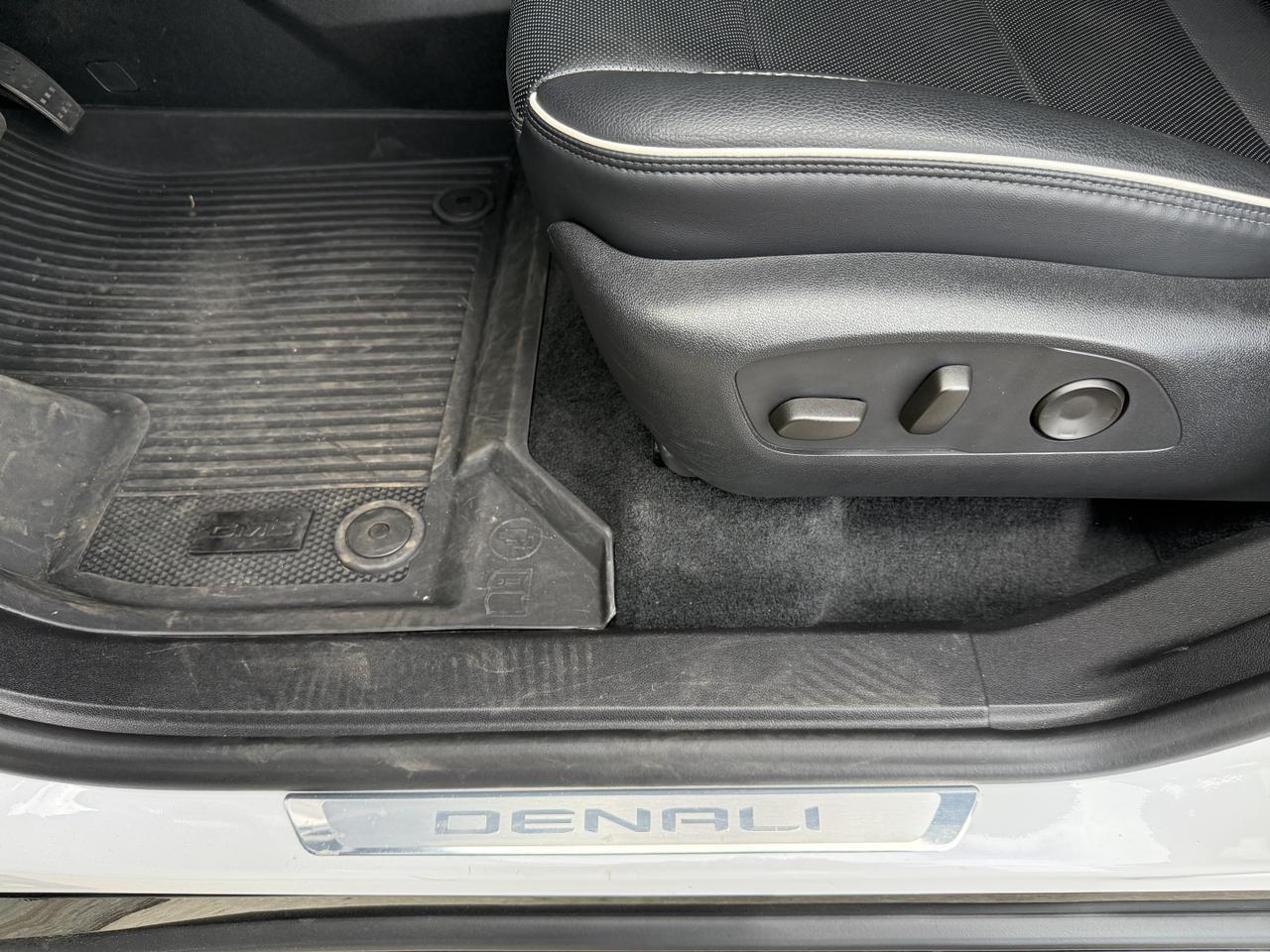 2024 GMC Acadia Denali - Photo 13