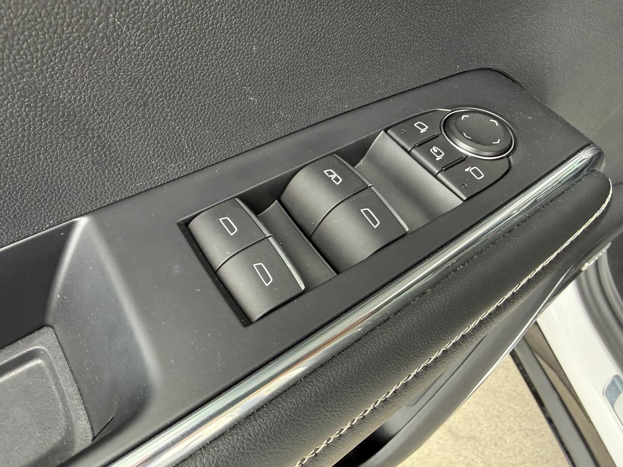 2024 GMC Acadia Denali - Photo 10