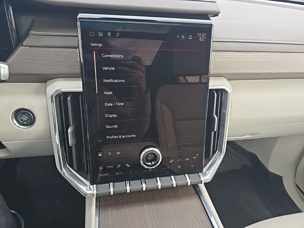2024 GMC Acadia Denali AWD 7 Passenger Fond du Lac WI