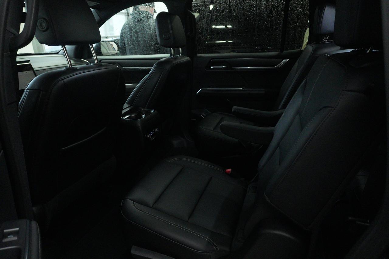 2024 GMC Acadia Elevation Listowel ON