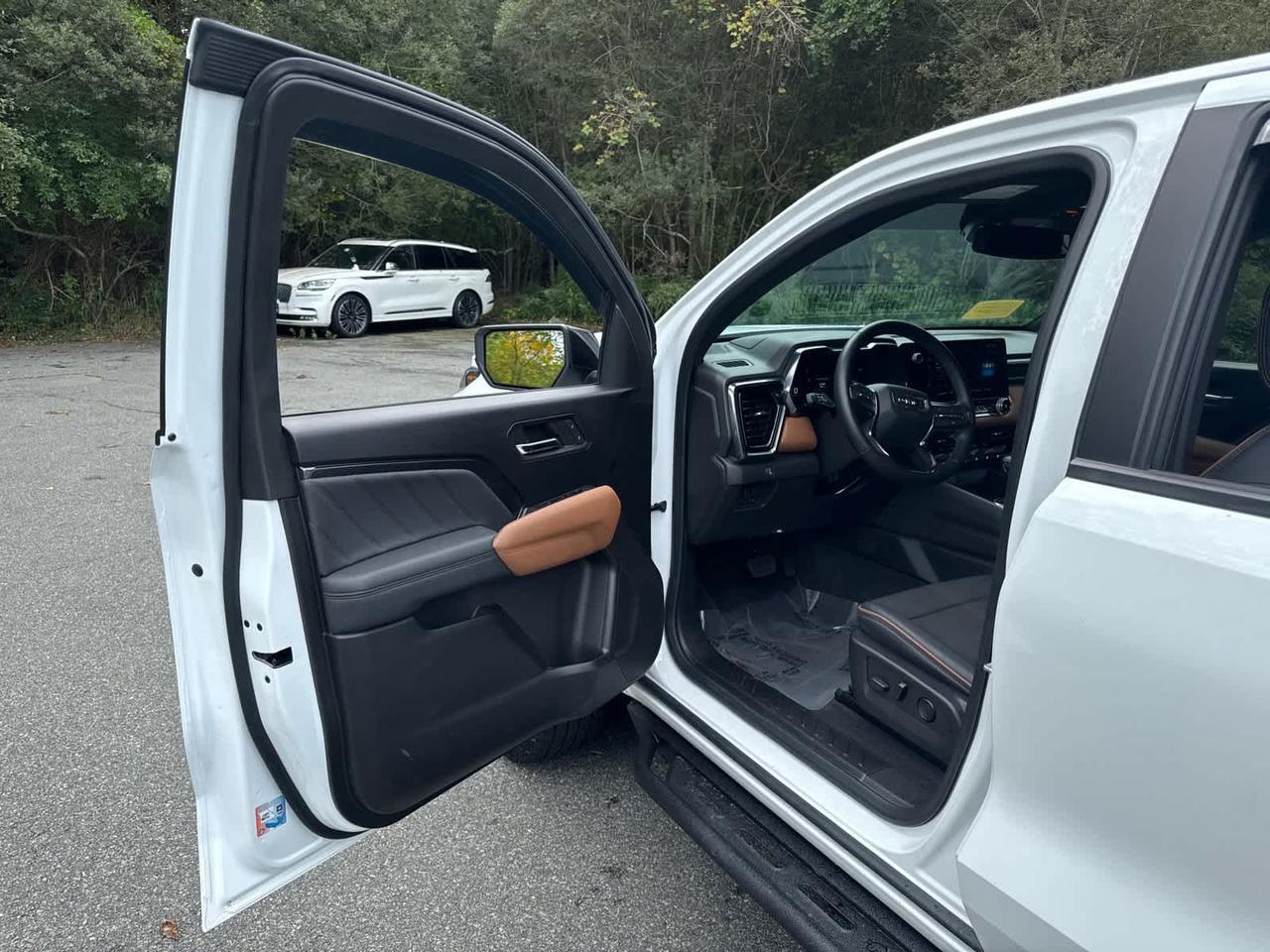 2024 GMC Canyon 4WD AT4 Dartmouth MA