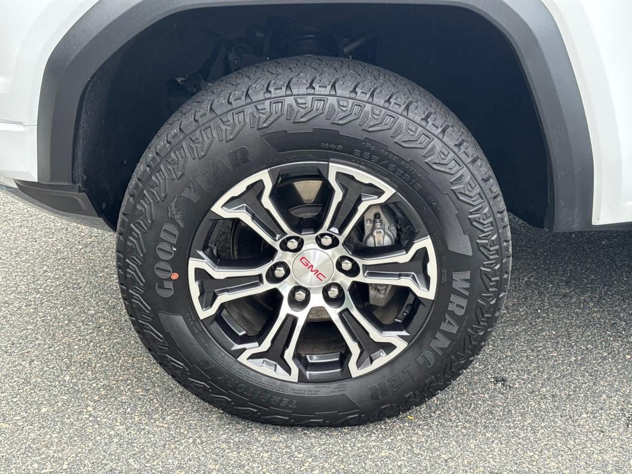 2024 GMC Canyon 4WD AT4 Dartmouth MA