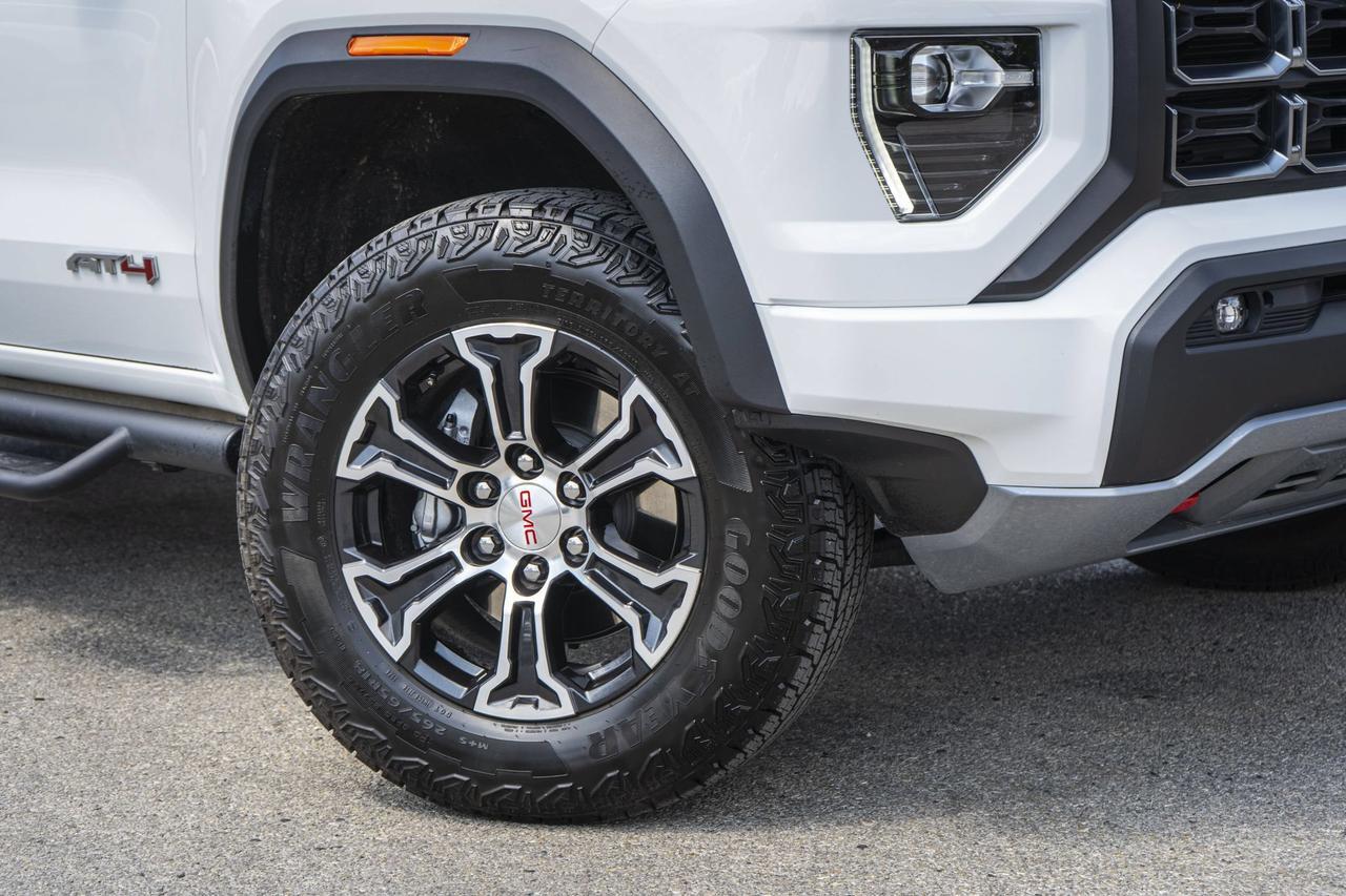 2024 GMC Canyon 4WD AT4