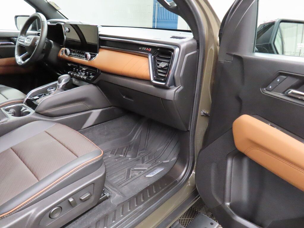 2024 GMC Canyon 4x4 Crew Cab AT4 Fond du Lac WI