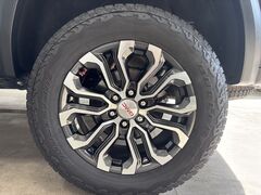 2024 GMC Canyon 4x4 Crew Cab Denali Fond du Lac WI