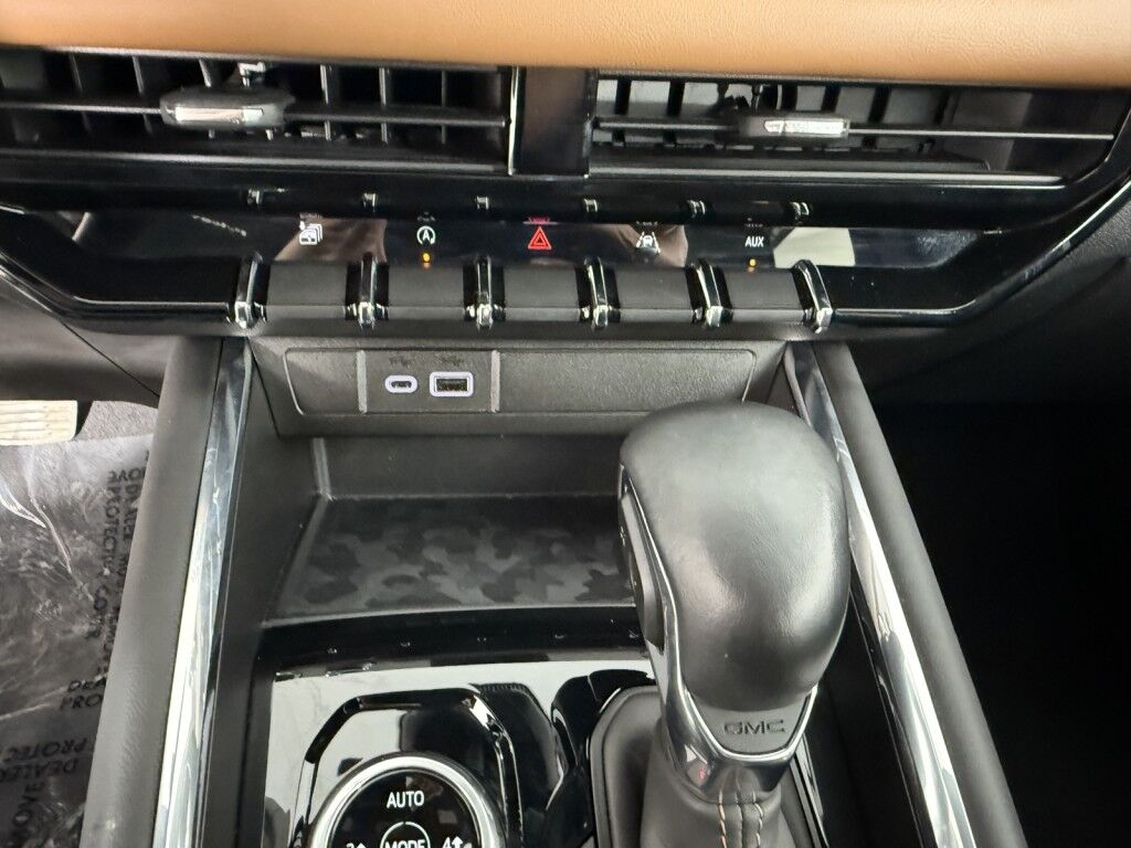 2024 GMC Canyon AT4 Crew Cab 4x4 w/Sunroof Maumee OH