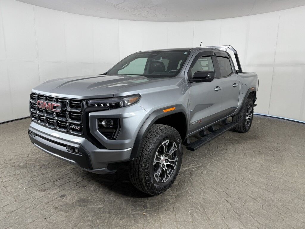 2024 GMC Canyon AT4 Crew Cab 4x4 w/Sunroof Maumee OH