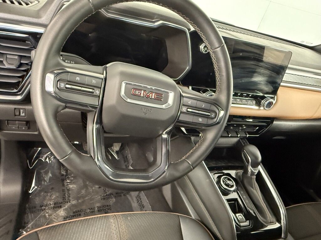 2024 GMC Canyon AT4 Crew Cab 4x4 w/Sunroof Maumee OH