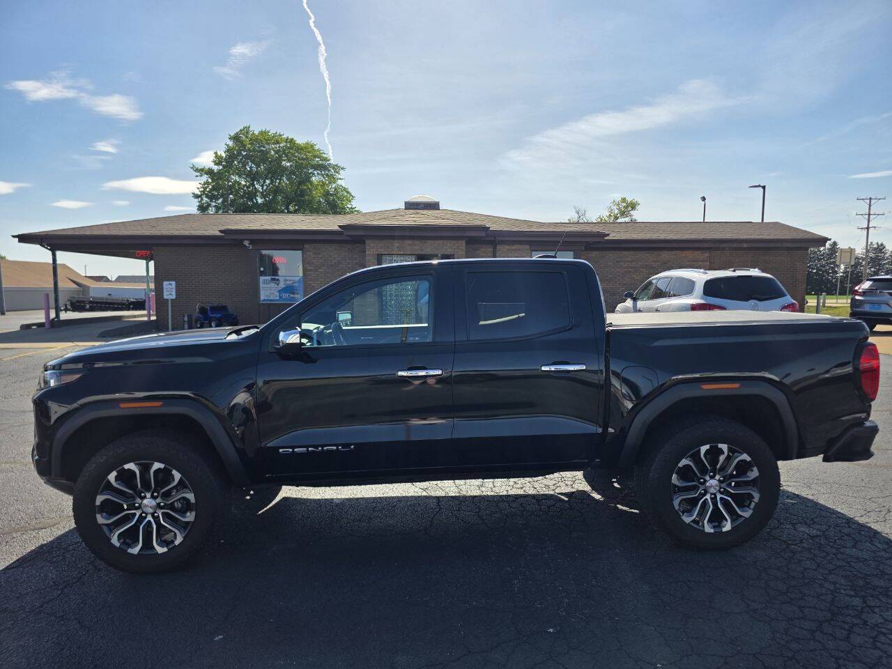2024 GMC Canyon Denali 4x4 4dr Crew Cab 5 ft. SB Eldridge IA