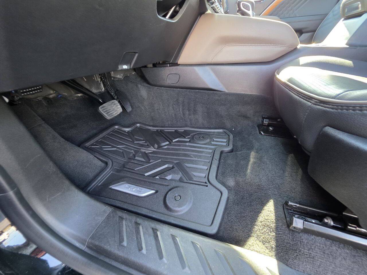 2024 GMC Canyon Denali 4x4 4dr Crew Cab 5 ft. SB Eldridge IA