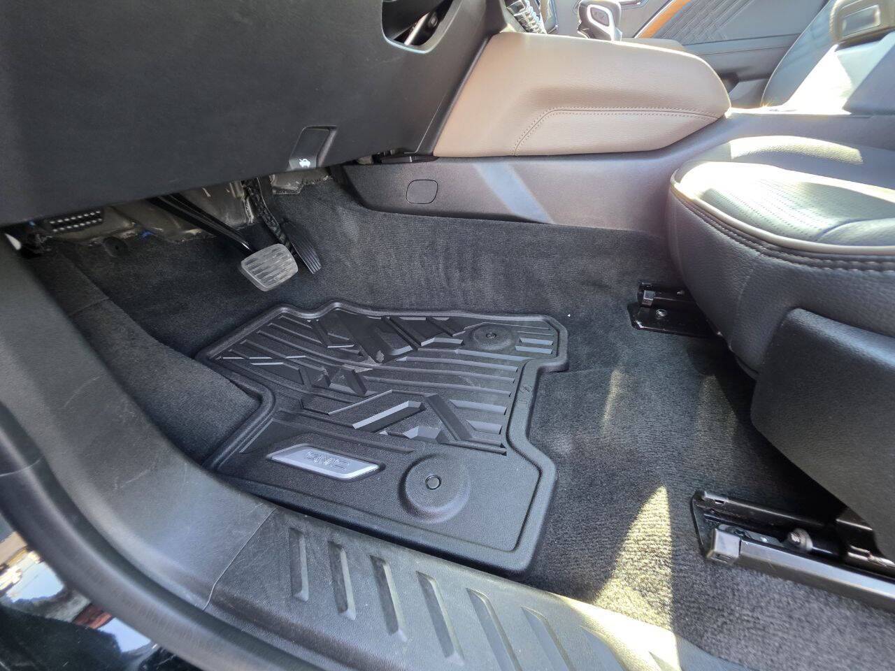 2024 GMC Canyon Denali 4x4 4dr Crew Cab 5 ft. SB Eldridge IA