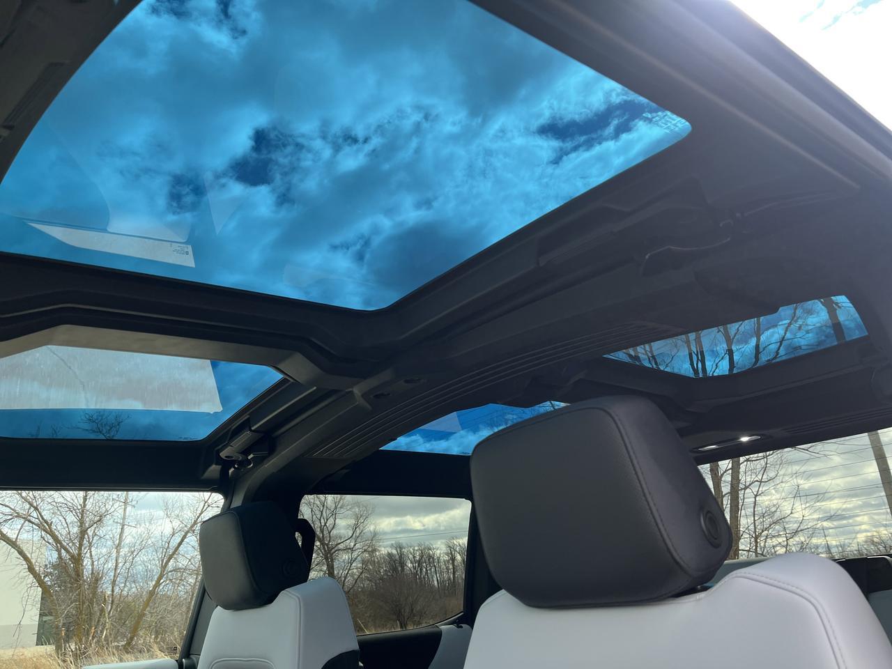 2024 GMC HUMMER EV Pickup 3X e4WD OmegaEdt ExtremeOff-RoadPkg w/24-ModuleUltiumBattery 18sBlackWhels Multi-ProTailgate Saukville WI