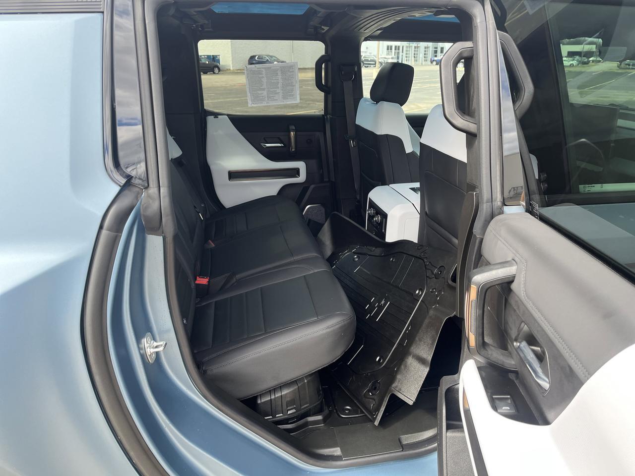 2024 GMC HUMMER EV Pickup 3X e4WD OmegaEdt ExtremeOff-RoadPkg w/24-ModuleUltiumBattery 18sBlackWhels Multi-ProTailgate Saukville WI