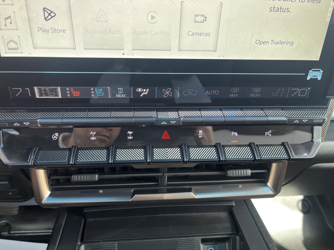 2024 GMC HUMMER EV Pickup 3X e4WD OmegaEdt ExtremeOff-RoadPkg w/24-ModuleUltiumBattery 18sBlackWhels Multi-ProTailgate Saukville WI