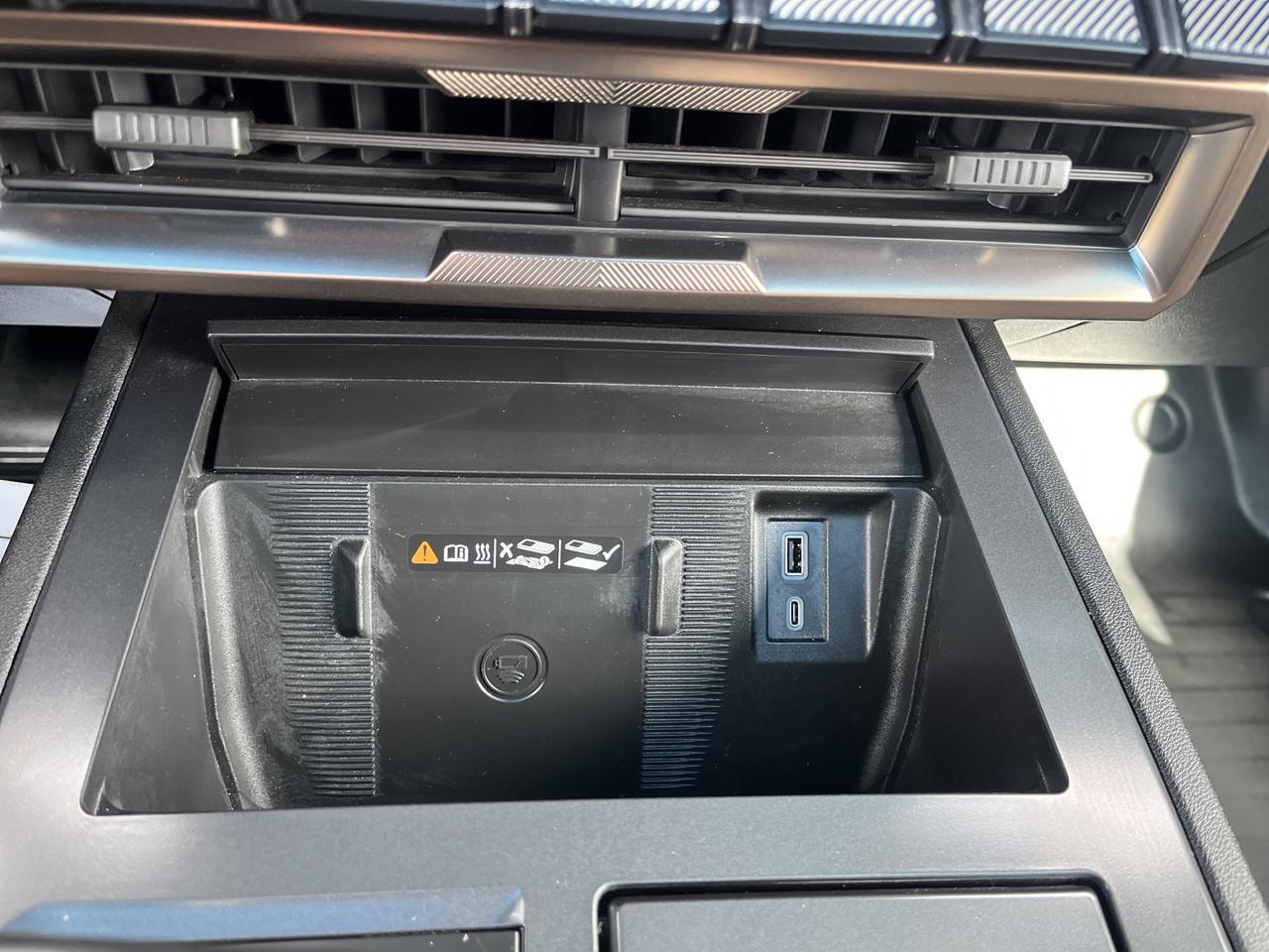 2024 GMC HUMMER EV Pickup 3X e4WD OmegaEdt ExtremeOff-RoadPkg w/24-ModuleUltiumBattery 18sBlackWhels Multi-ProTailgate Saukville WI