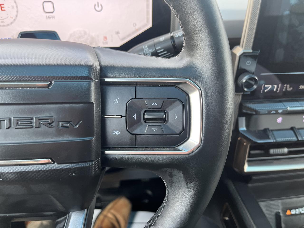 2024 GMC HUMMER EV Pickup 3X e4WD OmegaEdt ExtremeOff-RoadPkg w/24-ModuleUltiumBattery 18sBlackWhels Multi-ProTailgate Saukville WI