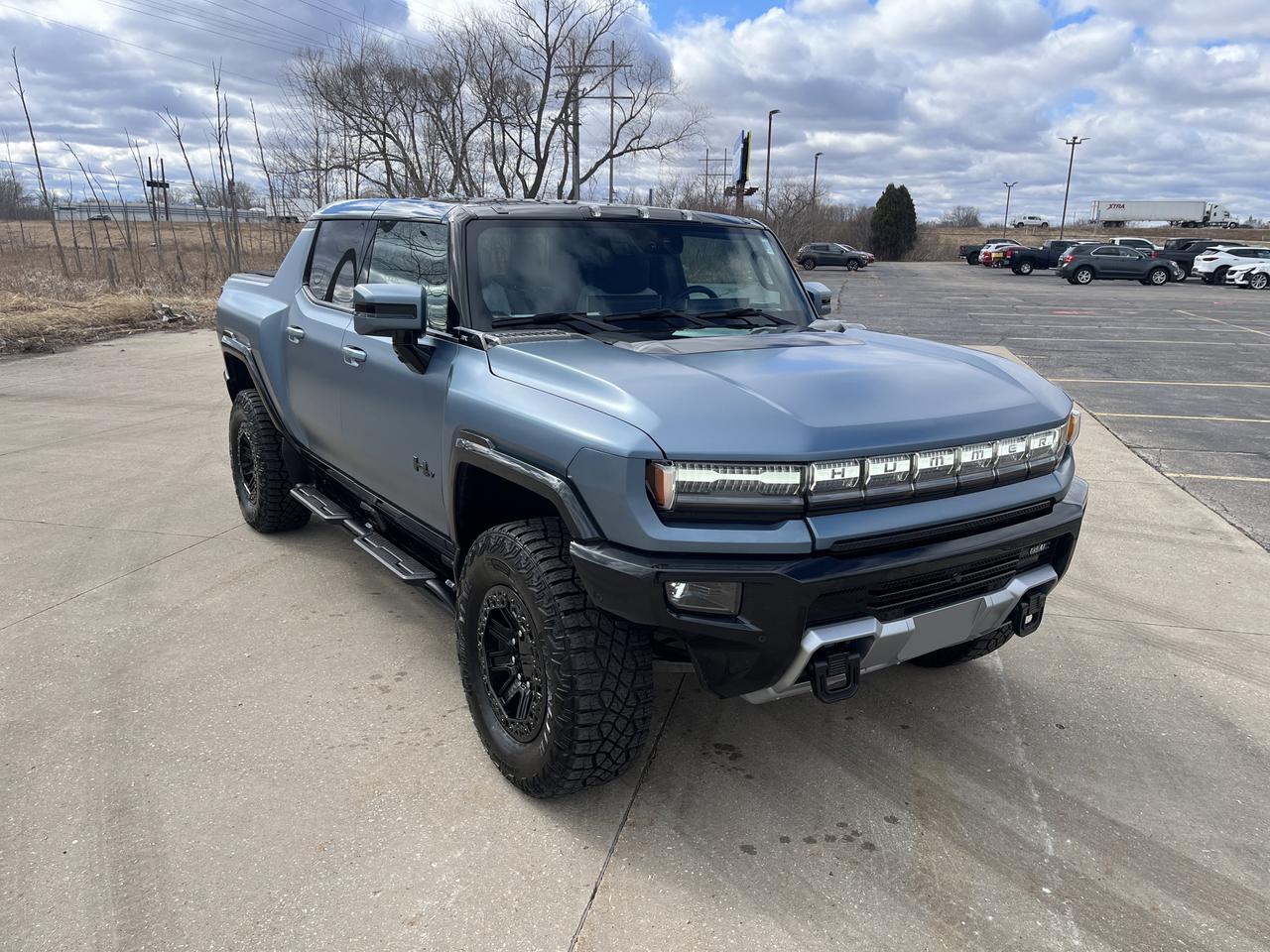 2024 GMC HUMMER EV Pickup 3X e4WD OmegaEdt ExtremeOff-RoadPkg w/24-ModuleUltiumBattery 18sBlackWhels Multi-ProTailgate Saukville WI