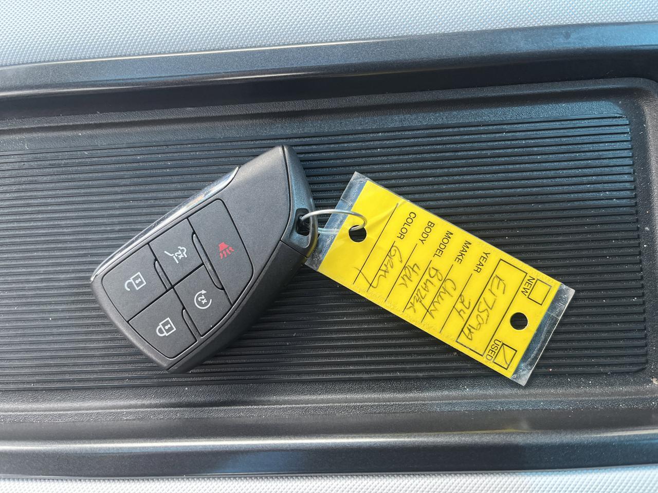 2024 GMC HUMMER EV Pickup 3X e4WD OmegaEdt ExtremeOff-RoadPkg w/24-ModuleUltiumBattery 18sBlackWhels Multi-ProTailgate Saukville WI