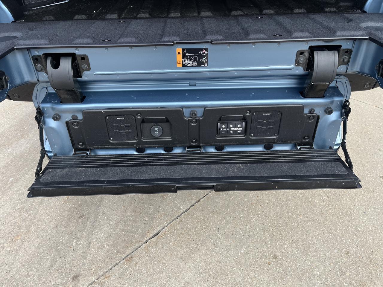 2024 GMC HUMMER EV Pickup 3X e4WD OmegaEdt ExtremeOff-RoadPkg w/24-ModuleUltiumBattery 18sBlackWhels Multi-ProTailgate Saukville WI