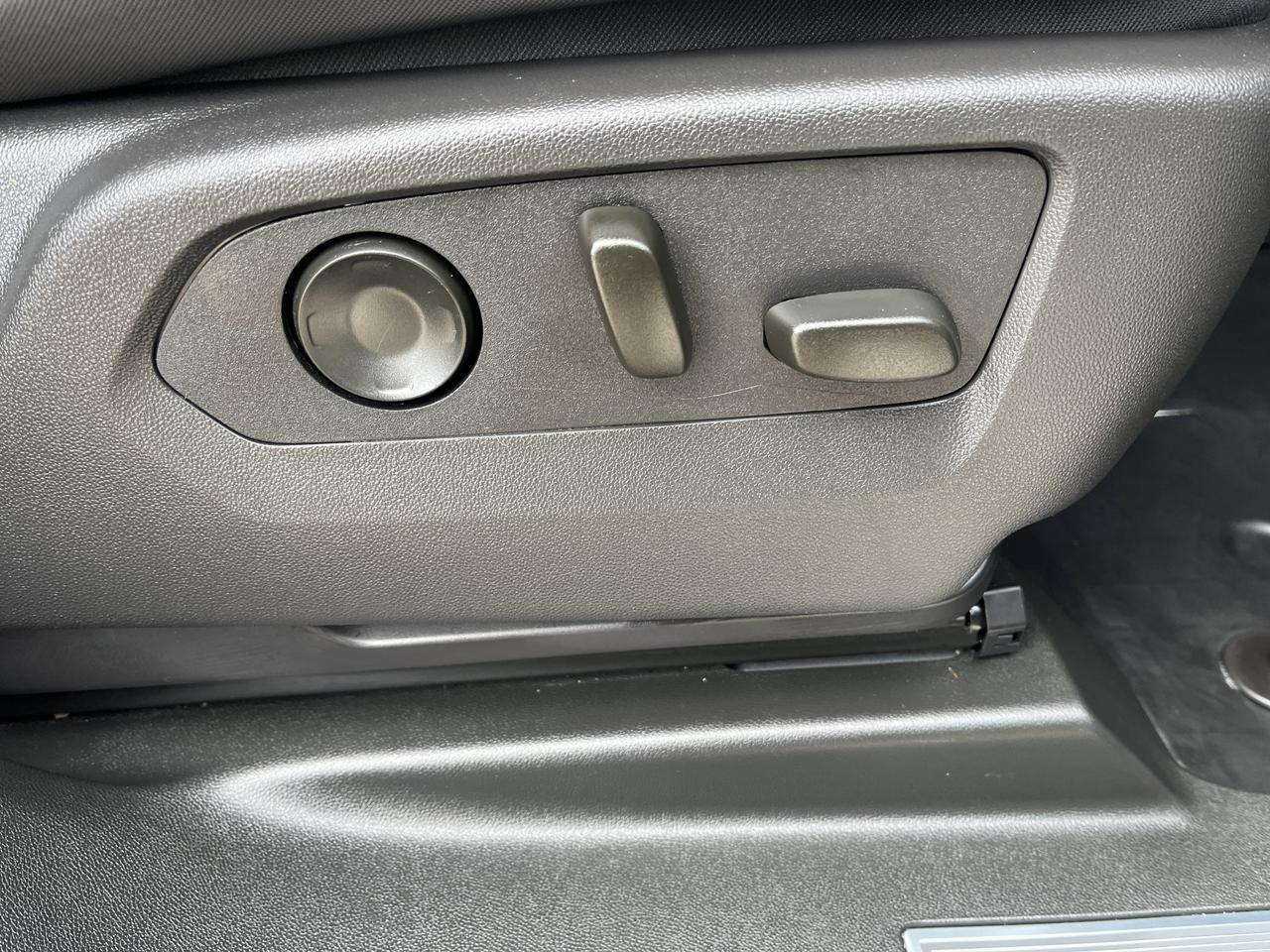 2024 GMC HUMMER EV Pickup 3X e4WD OmegaEdt ExtremeOff-RoadPkg w/24-ModuleUltiumBattery 18sBlackWhels Multi-ProTailgate Saukville WI