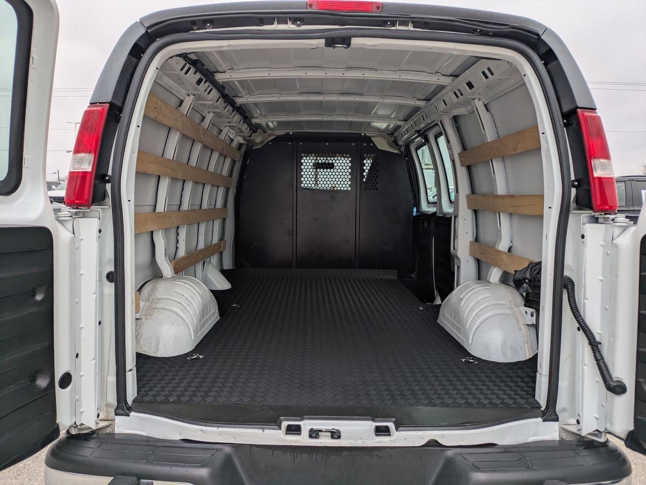 2024 GMC Savana Cargo Van CARGO Castroville TX