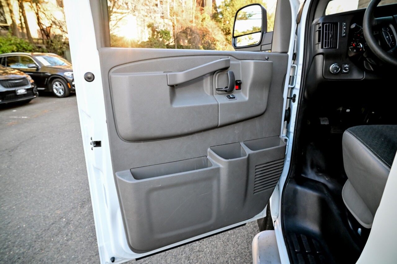 2024 GMC Savana Cargo Van Driver Convenience and Chrome Appearence Pkg Springfield NJ