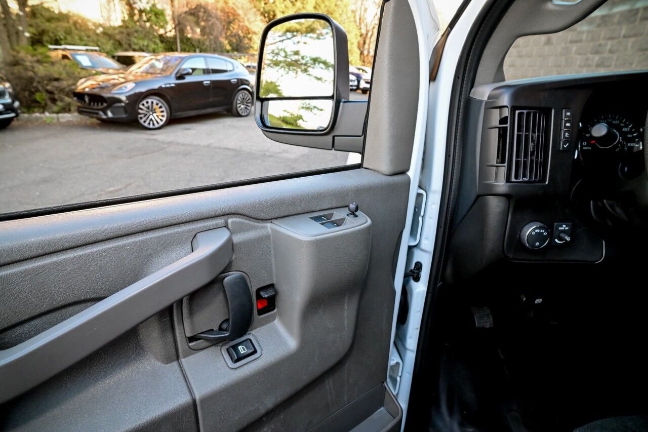 2024 GMC Savana Cargo Van Driver Convenience and Chrome Appearence Pkg Springfield NJ