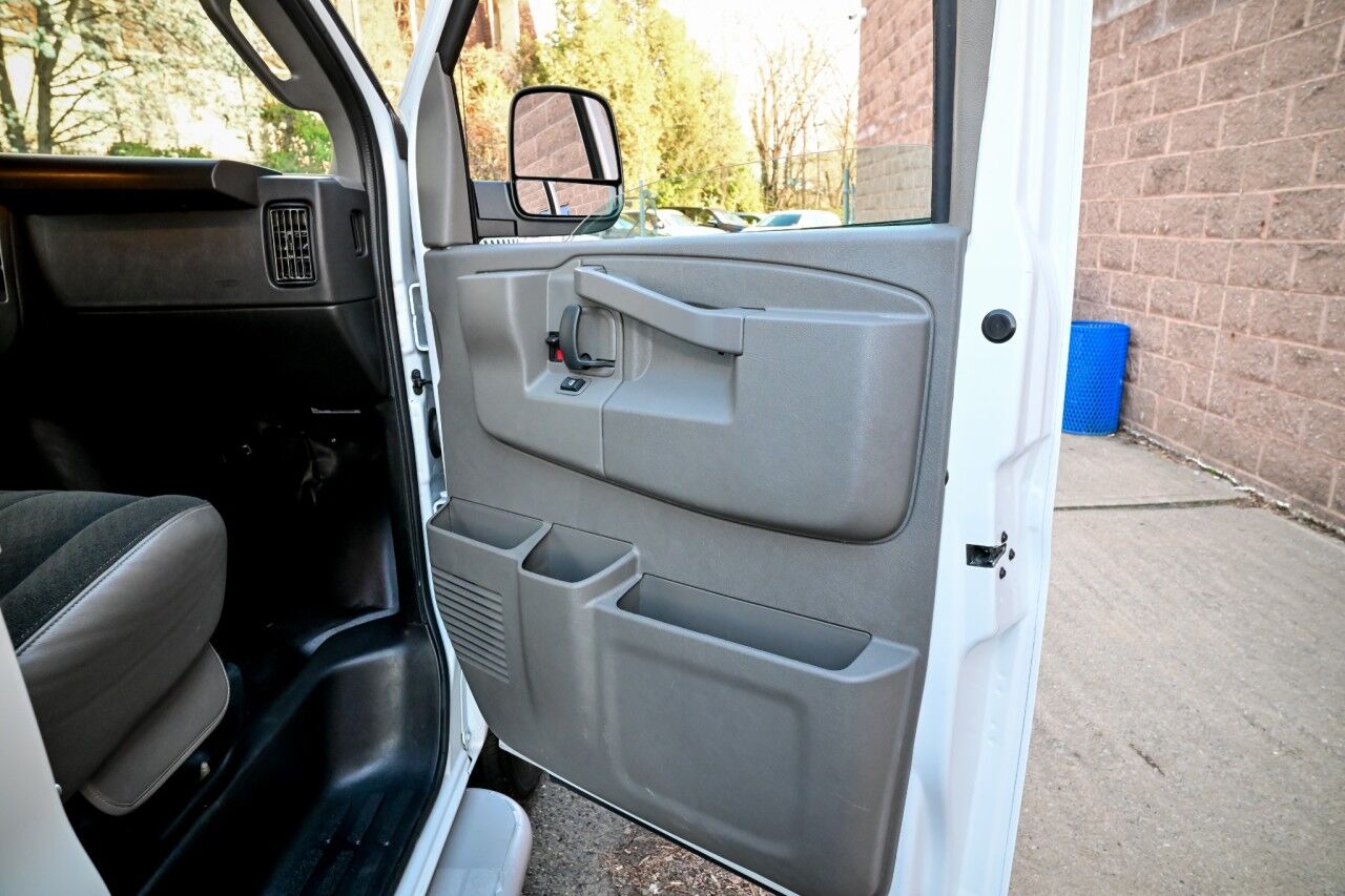 2024 GMC Savana Cargo Van Driver Convenience and Chrome Appearence Pkg Springfield NJ