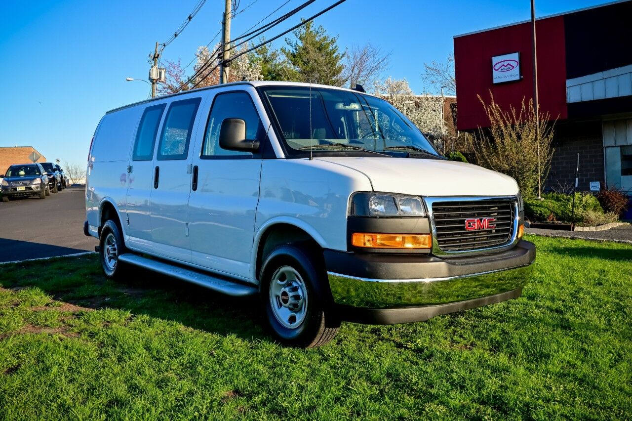 2024 GMC Savana Cargo Van Driver Convenience and Chrome Appearence Pkg