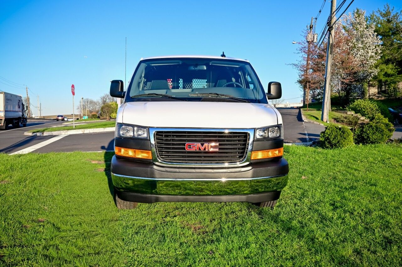 2024 GMC Savana Cargo Van Driver Convenience and Chrome Appearence Pkg