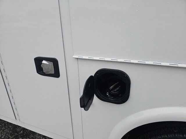 2024 GMC Savana Cutaway 3500 1WT Carbondale IL