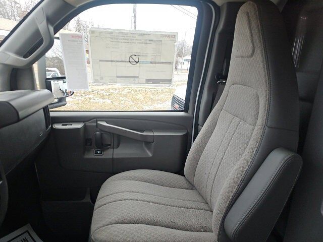 2024 GMC Savana Cutaway 3500 1WT Carbondale IL