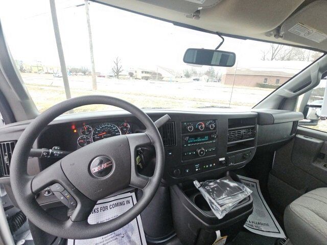 2024 GMC Savana Cutaway 3500 1WT Carbondale IL