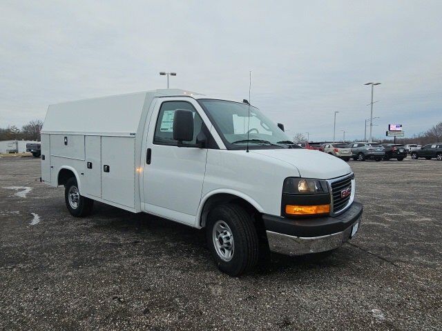 2024 GMC Savana Cutaway 3500 1WT Carbondale IL
